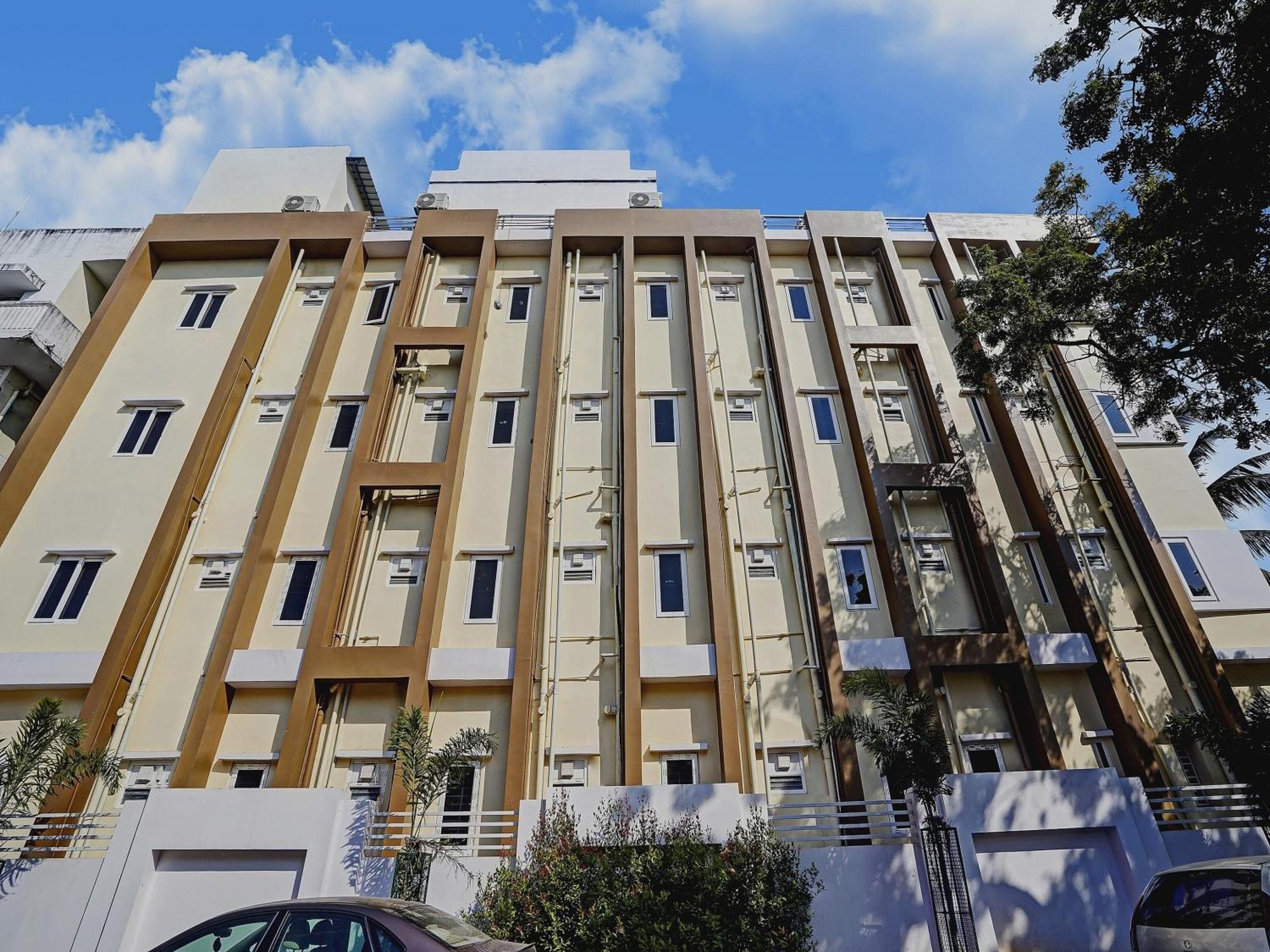 Hotel Capital O De Alphabet Kākināda Exterior foto
